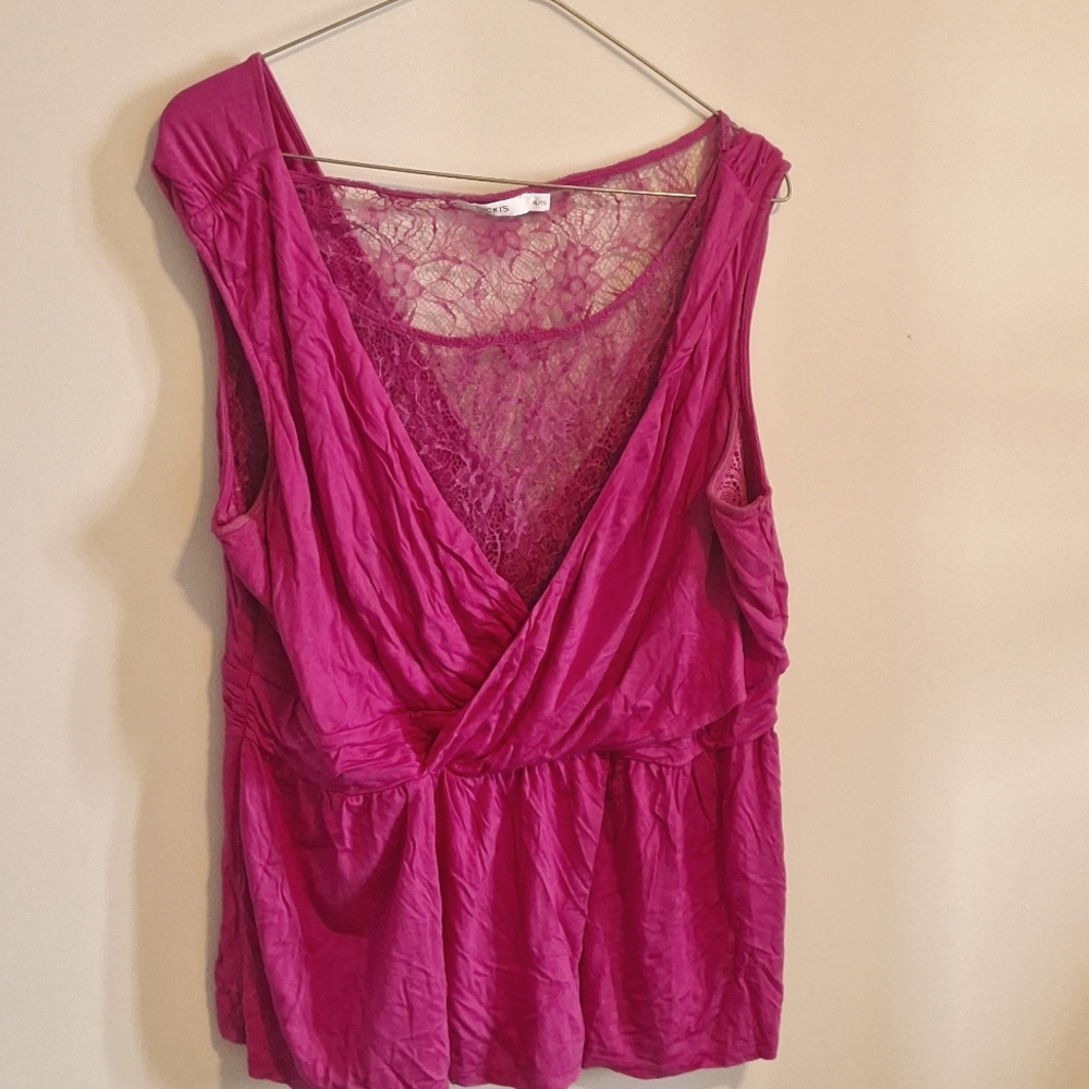 Ricki' bright magenta top with lace details